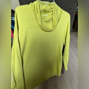 CAbi Turtleneck Women's Size XS (oversized)‎ Bright Moss Chartreuse